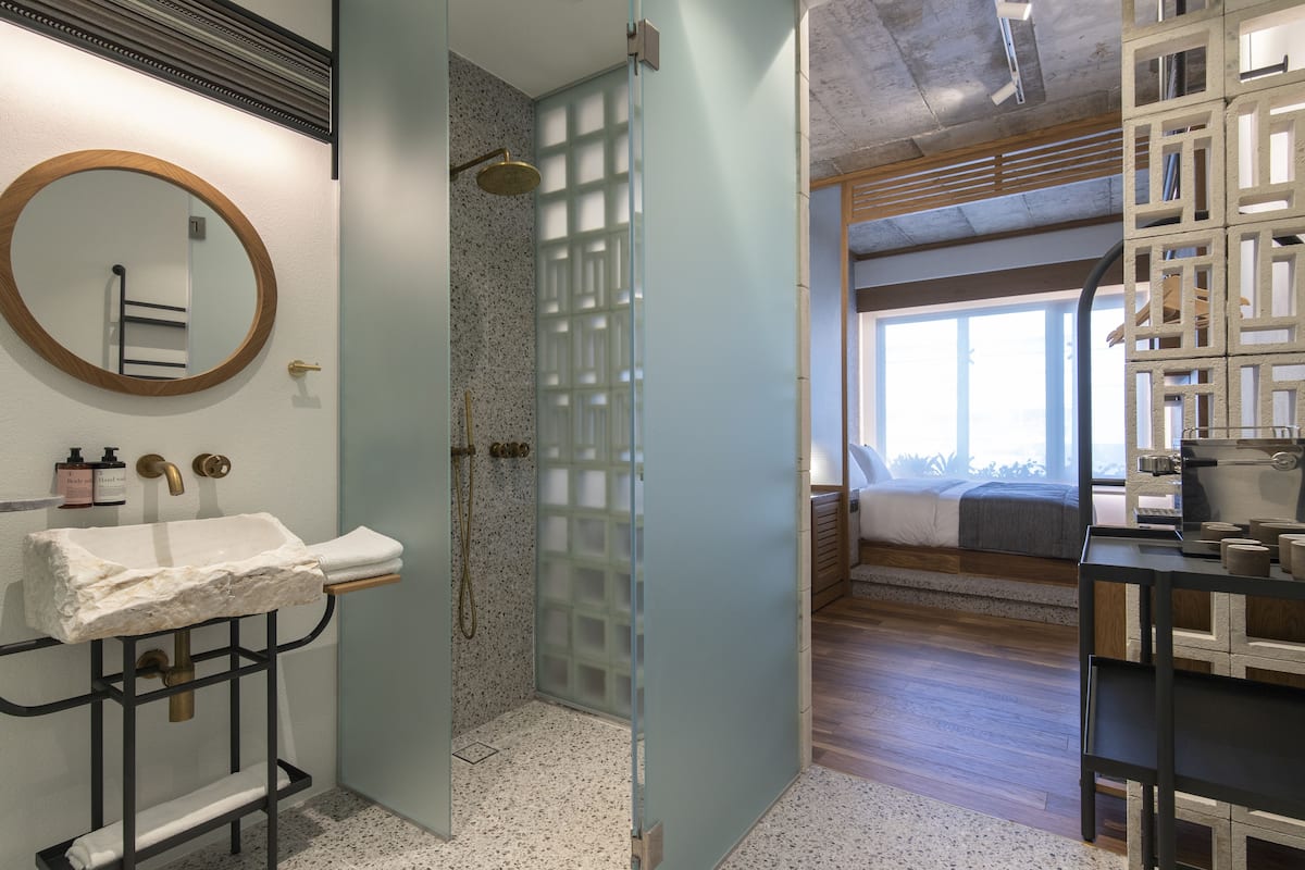 medium | premium bedding, in-room safe, desk, laptop workspace