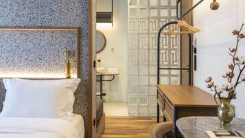 Premium bedding, in-room safe, desk, laptop workspace