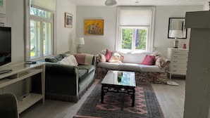Fireplace, DVD player, books - A cozy traditional seaside cottage for 2+child. Sauna, use of hot tub & row boat (Loviisa)