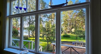 A cozy traditional seaside cottage for 2+child. Sauna, use of hot tub & row boat