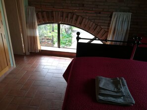 Doppel- oder Zweibettzimmer | Blick auf den Innenhof