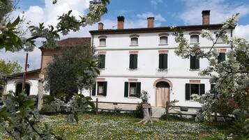 Facciata della struttura