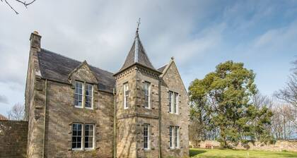 Spectacular country house outside St Andrews - Sleeps 10