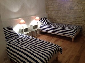 6 Schlafzimmer, Bügeleisen/Bügelbrett, Reisekinderbett, WLAN