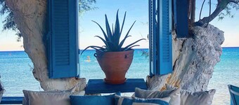 Elegant, Modern  With Shared Swimming Pools