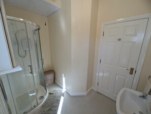 Hair dryer, towels - Derg Valley Apartments : self-catering accommodation : 2 bedroom (sleeps 4) (Castlederg)