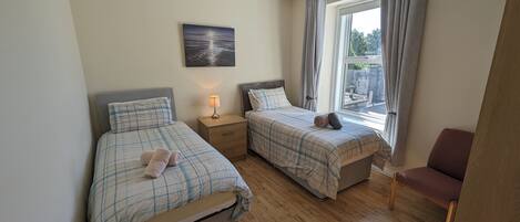 2 bedrooms, iron/ironing board, Internet, bed sheets