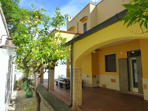 تناول الطعام بالخارج