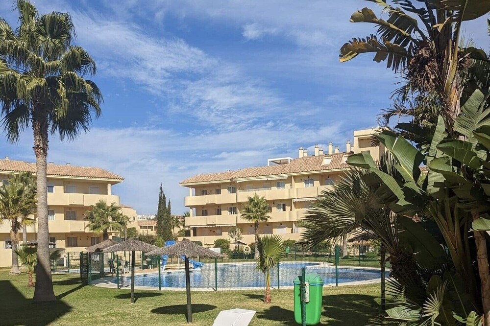 Stunning apartment on an award winning complex, great location close to beach.