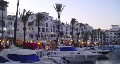 Stunning apartment on an award winning complex, great location close to beach.
