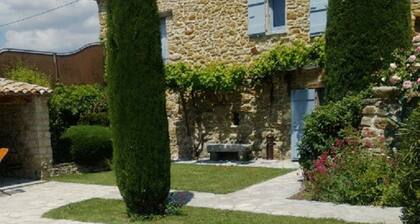 Beautiful stone house with splendid view over the valley, pets welcome