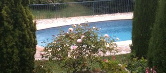 Beautiful stone house with splendid view over the valley, pets welcome