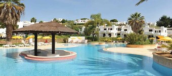 Recently Renovated Ground Floor Apartment, 2 new Bathrooms with walk in showers