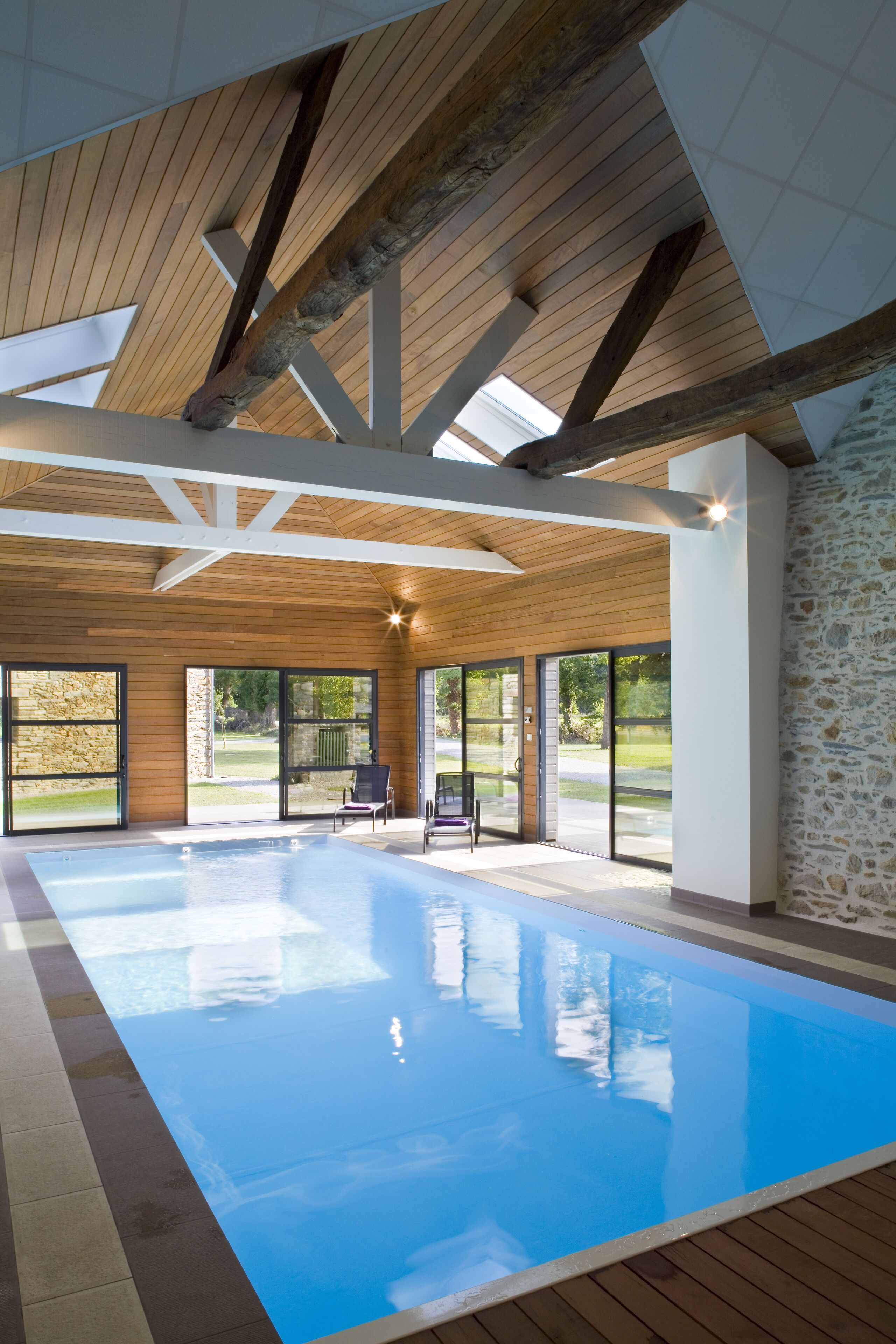 Piscina interna, piscina aquecida