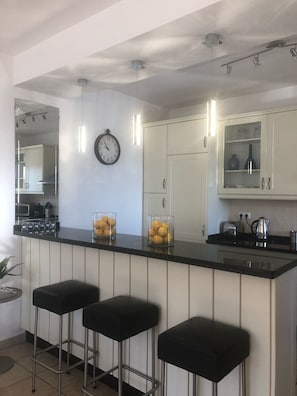 Fridge, microwave, oven, stovetop - Stunning villa 3 beds 2 bathrooms, sea and Mountain View’s, AIRCON & WIFI . (Competa)