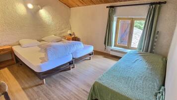 8 dormitoris, planxa i posts de planxar i wifi gratuïta