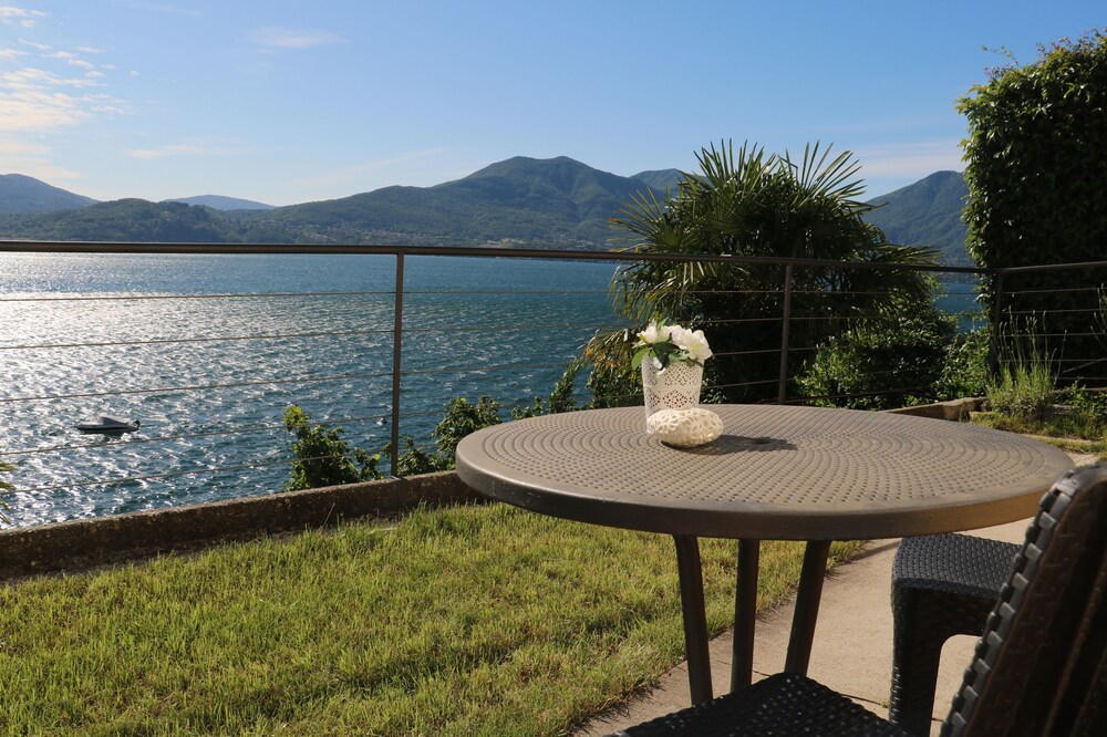 house with private garden and wonderful lake view