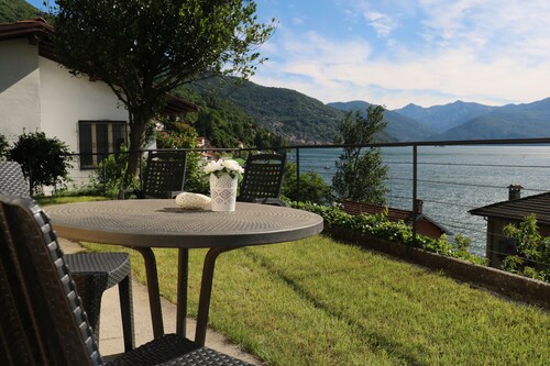 house with private garden and wonderful lake view