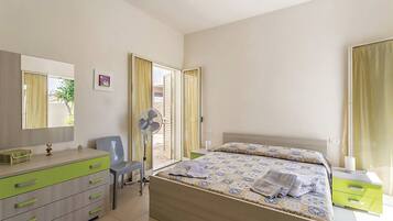 2 bedrooms, iron/ironing board, travel cot, free WiFi