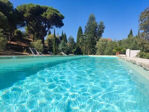 Piscina all'aperto, una piscina riscaldata