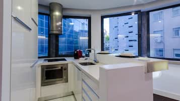 Fridge, microwave, oven, dishwasher