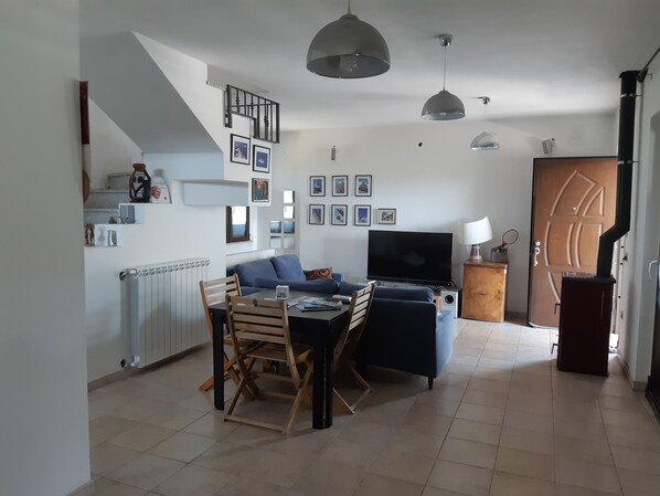 تلفزيون، كُتُب، ستيريو