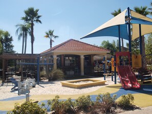 Children’s area - Luxury 6 bedroom villa (4 masters), lake view, close to the parks, gated resort (Kissimmee)