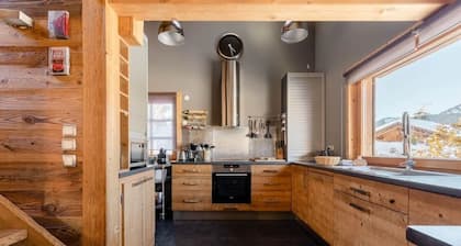 Megeve-Rochebrune Chalet(Ski Direct In and OUT) with outdoor jacuzzieur 10 pers