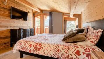 4 slaapkamers, een strijkplank/strijkijzer, reisbedje, gratis wifi