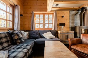 Smart TV, fireplace, DVD player, books - Megeve-Rochebrune Chalet(Ski Direct In and OUT) with outdoor jacuzzieur 10 pers (Megève)