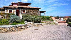 Exterior - Apartment/ flat with garden and wonderful view over the Sea (Golfo Aranci)