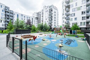 Children's play area - outdoor - Prudentia Apartments Kłobucka (Warsaw)