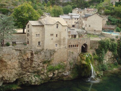 Rustic 4 star villa with private pool & breath taking views!