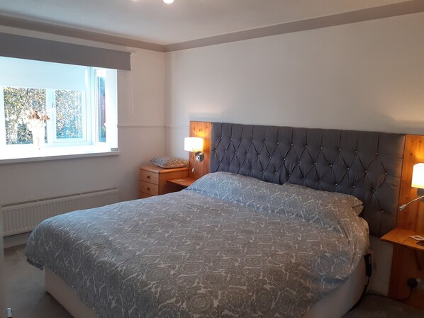 3 chambres, fer et planche à repasser, lit parapluie, Wi-Fi gratuit