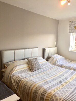 3 makuuhuonetta, silitysrauta/-lauta, vauvan matkasänky, ilmainen Wi-Fi