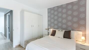 3 bedrooms, in-room safe, iron/ironing board, WiFi