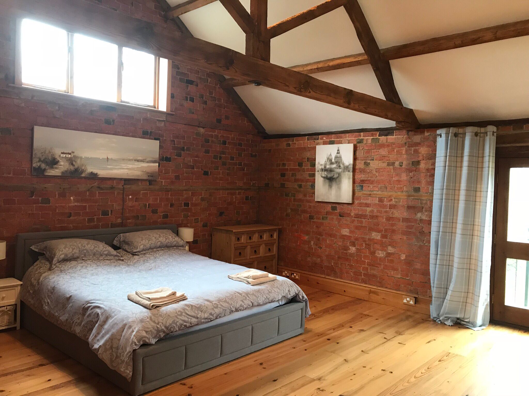 Beautiful one bedroom cottage near Kimbolton and Cambridge with stunning views