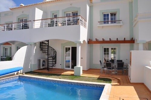 Beautiful Villa with fabulous views of Golf Course. Private Pool, close to beach