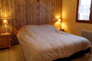 4 Schlafzimmer, Bügeleisen/Bügelbrett, Reisekinderbett, WLAN