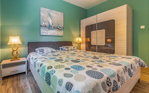 4 bedrooms, in-room safe, iron/ironing board, travel cot