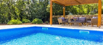 Villa Malfatina holiday house with pool for 8 persons