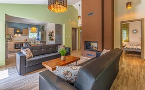 Smart-TV, Kamin, Tischfußball, Tischtennisplatte