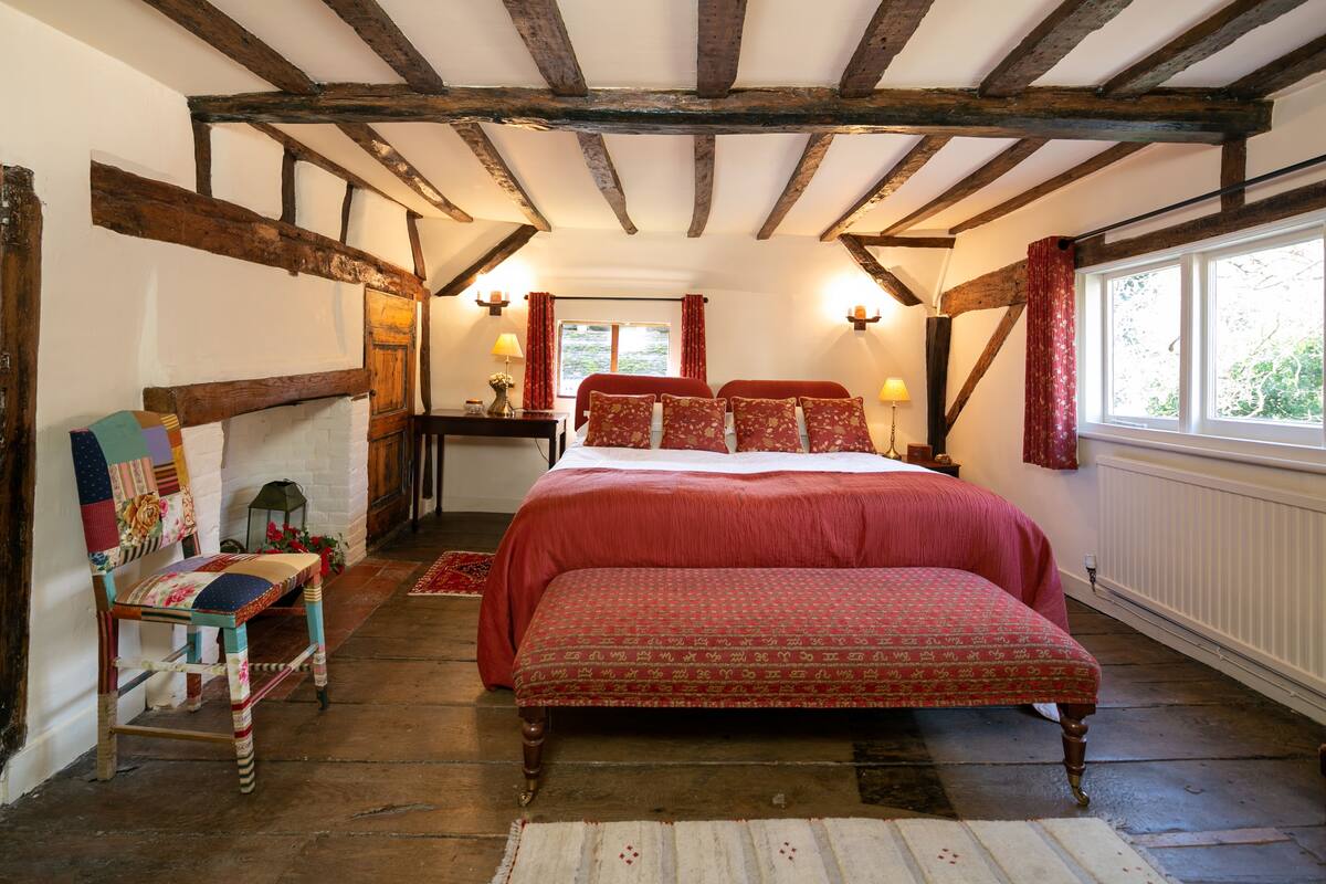 3 bedrooms, premium bedding, WiFi (free), individually decorated