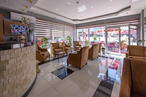 Coin salon dans le hall