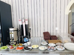 Petit déjeuner composé de spécialités régionales (200 TRY par personne)