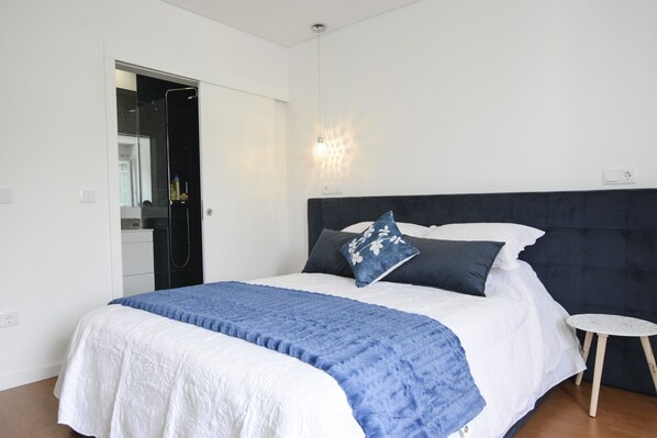 4 bedrooms, soundproofing, iron/ironing board, WiFi