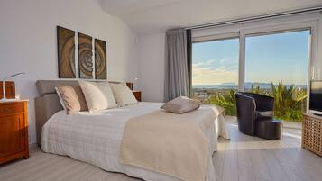 5 chambres, fer et planche à repasser, Wi-Fi, draps fournis