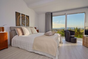 5 slaapkamers, een strijkplank/strijkijzer, wifi, beddengoed