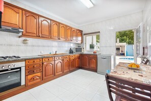 Refrigerador, microondas, horno, cafetera/tetera