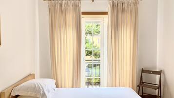 3 bedrooms, iron/ironing board, travel cot, free WiFi